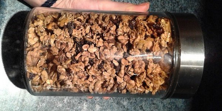 Domácí pomerančová granola s hořkou čokoládou