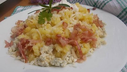 Halušky z bramborového těsta, se dvěma druhy sýrů a slaninou