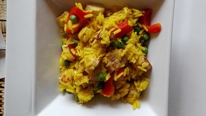 Kari rizoto s uzeným tofu