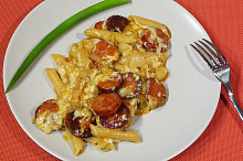 Penne s pikantním salámem a sýrem