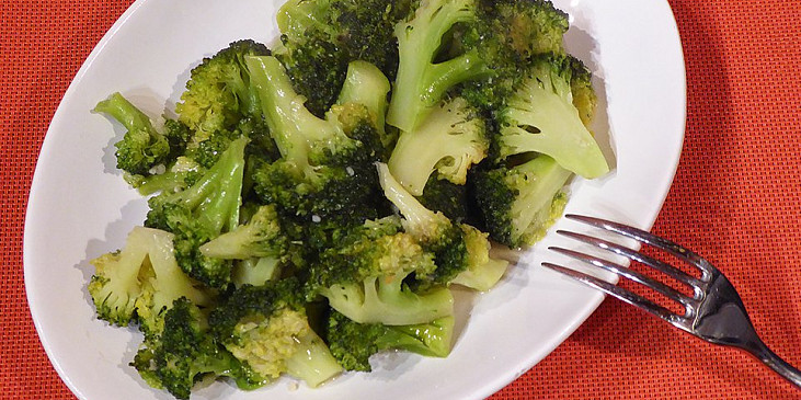 Restovaná brokolice s česnekem (Restovaná brokolice s česnekem)
