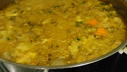 Vánoční rybí polévka s jikrami a mlíčím
