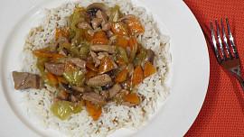 Vepřové nudličky se zeleninou a rýží