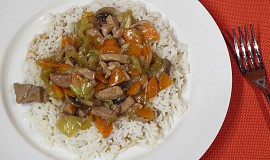 Vepřové nudličky se zeleninou a rýží