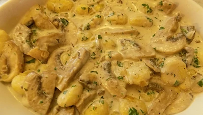 Gnocchi zapečené s žampiony a dvěma druhy sýrů