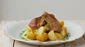 Krůtí stehna s provensálským kořením a pažitkovými brambory