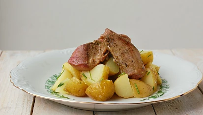 Krůtí stehna s provensálským kořením a pažitkovými brambory
