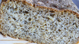 Kváskový chléb s chia semínky