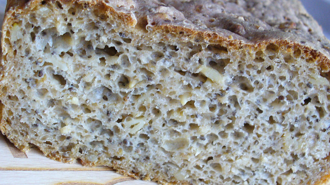 Kváskový chléb s chia semínky