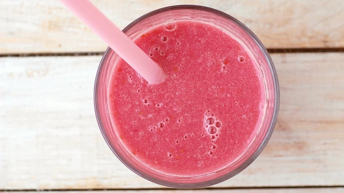 Malinové smoothie s příchutí kokosu