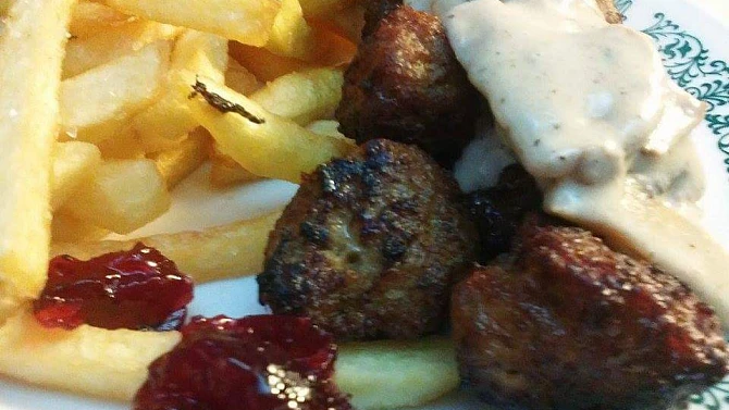 Masové kuličky se žampionovou omáčkou