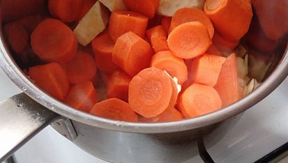 Mrkvový krém s parmezánem a krutony
