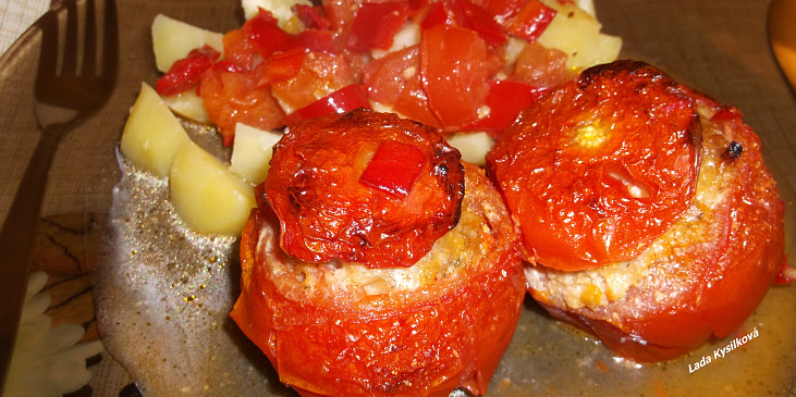 Pečená rajčata plněná masem