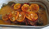 Pečený pstruh na pomeranči a slanině