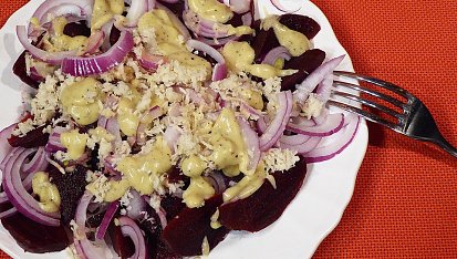 Salát z červené řepy, červené cibule a bílého křenu, Salát z červené řepy, červené cibule a bílého křenu