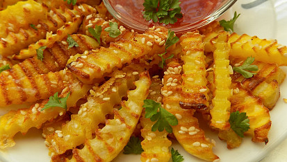 Sezamové vlnky s domácí sladkokyselou chilli omáčkou