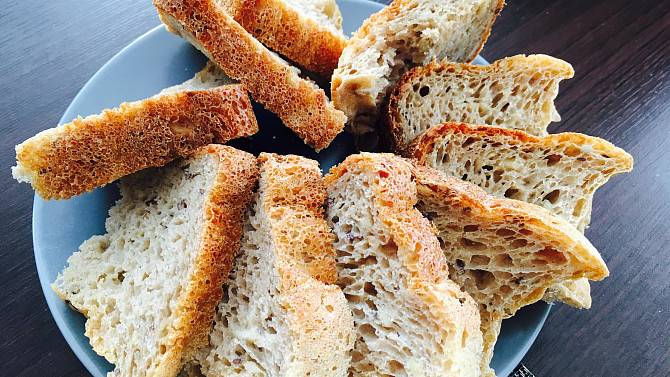Pšenično-žitný chléb z domácí pekárny, Žitný chléb z domácí pekárny