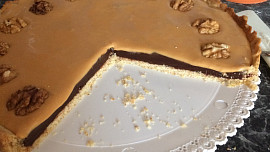 Čokoládovo-karamelový koláč