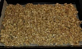 Domácí zapečené müsli, Před upečením - rovnoměrně rozprostřete
