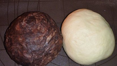 Dvoubarevné "lakované" rohlíčky