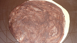 Dvoubarevné "lakované" rohlíčky