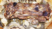 Jehněčí hřbet s pórkovo-švestkovou omáčkou