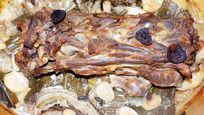 Jehněčí hřbet s pórkovo-švestkovou omáčkou