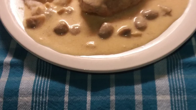 Kuřecí na smetaně se žampiony a haluškami