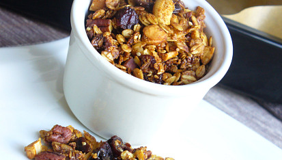 Ořechová granola
