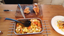 Pečené citrónové kuře s tymiánem a kořenovou zeleninou