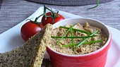 Pomazánka z tofu, mandlí a sezamu