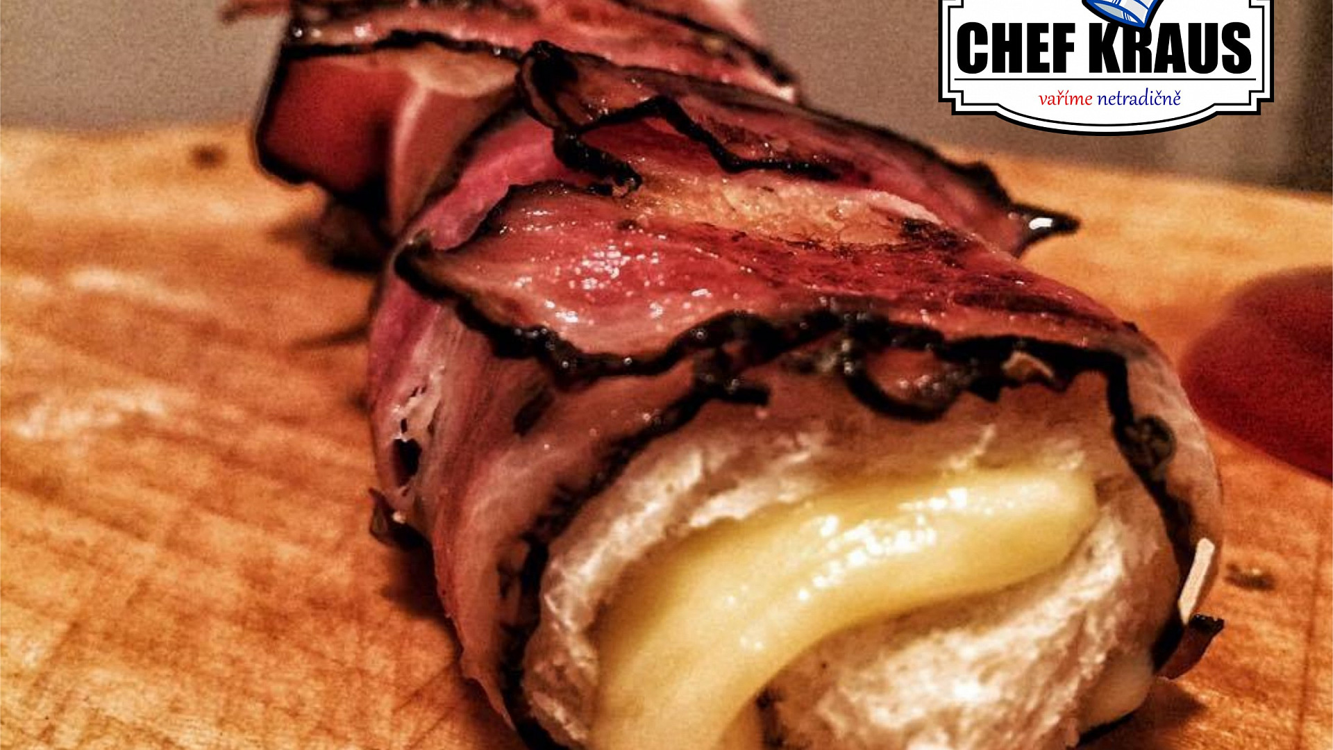 Roll up - grilovaný sendvič se sýrem a slaninou