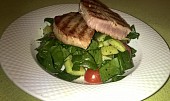 Steak z tuňáka se zeleninovým salátem (Steak z tuňáka se zeleninovým salátem)