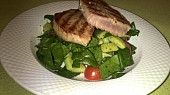 Steak z tuňáka se zeleninovým salátem, Steak z tuňáka se zeleninovým salátem