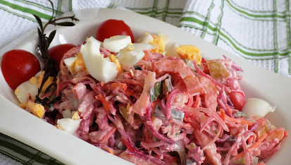 Syrová zelenina v bramborovém salátě