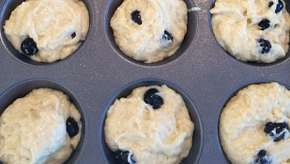Tvarohové muffiny s borůvkami, Před pečením