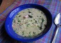 Drožďová polévka s ovesnými vločkami, vejci a šunkou