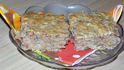 Hrnkové řezy s ovesnými vločkami a jablky