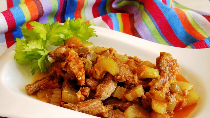 Jehněčí s řapíkatým celerem a tymiánem