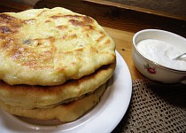 Jogurtové placky plněné sýrem