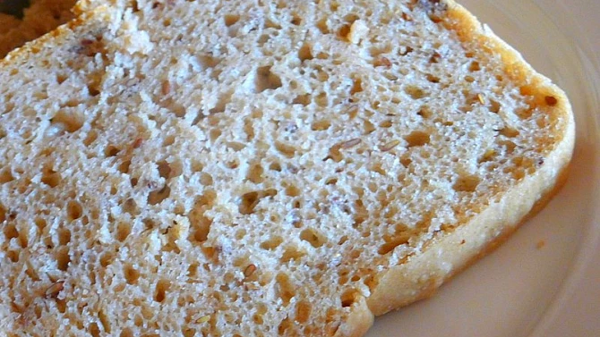 Kváskový chleba se syrovátkou a lněným semínkem