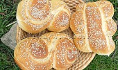Pane siciliano (chléb ze Sicilie) (vlevo sicilské oči, vpravo sicilská mafalda)