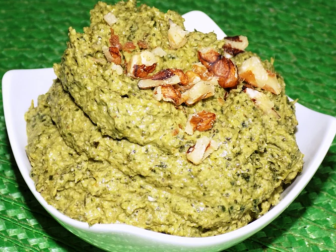 Pesto z kadeřávku s vlašskými ořechy Pesto z kadeřávku s vlašskými ořechy