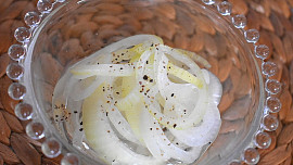Salát z cibule