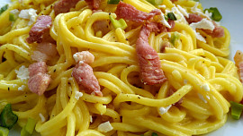 Špagety na způsob "carbonara" s feta sýrem