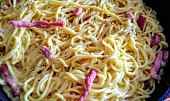 Špagety na způsob "carbonara" s feta sýrem