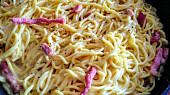 Špagety na způsob "carbonara" s feta sýrem
