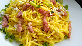 Špagety na způsob "carbonara" s feta sýrem