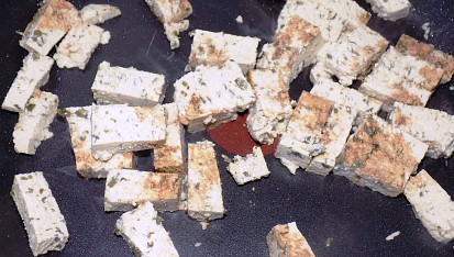 Těstovinový salát s tofu a čínskym zelím