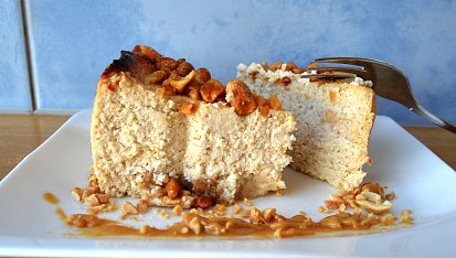 Bezlepkový  cheesecake z arašídového másla